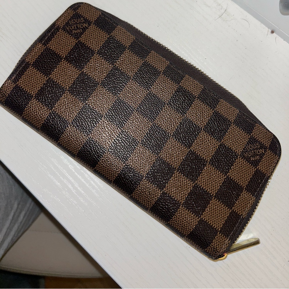 LV Damier wallet